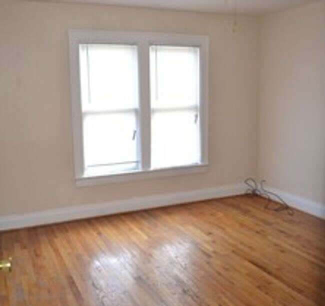Building Photo - 427-429-429 E Tompkins St