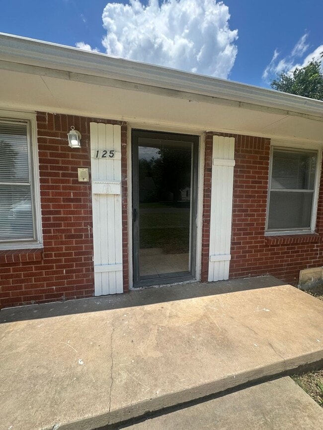 Building Photo - 2 Bed, 1 Bath, 1 Car Garage