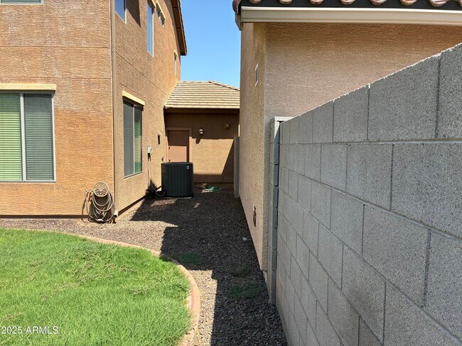 Building Photo - 14559 W Port Royale Ln