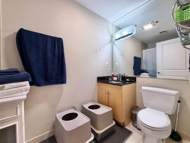 Building Photo - 83 Monroe St