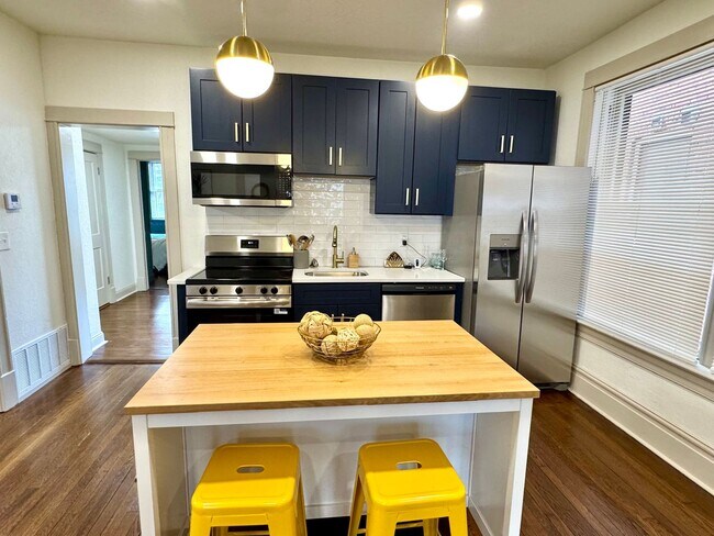 Building Photo - 4172 Russell Blvd