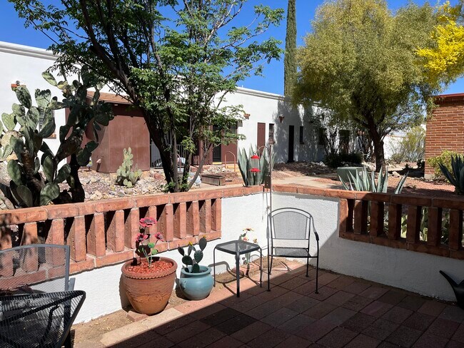 Building Photo - 393 S Paseo Madera