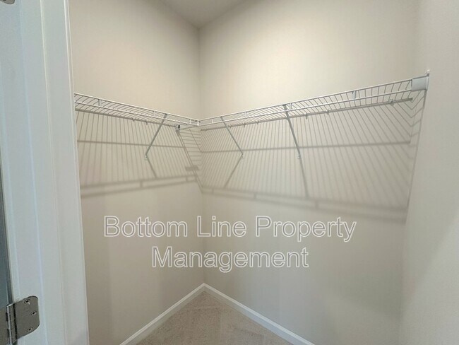 Building Photo - 3037 Hutton Gdns Ln