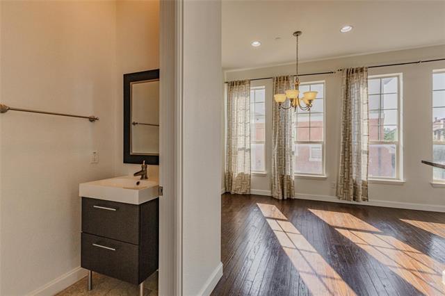 Building Photo - 602 Arbol