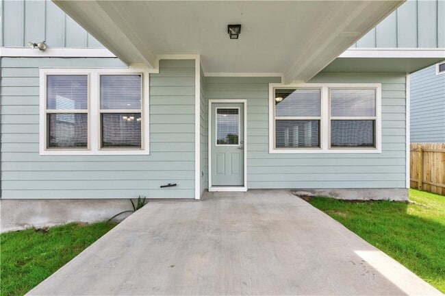 Building Photo - 741 Twisted Oaks Ln