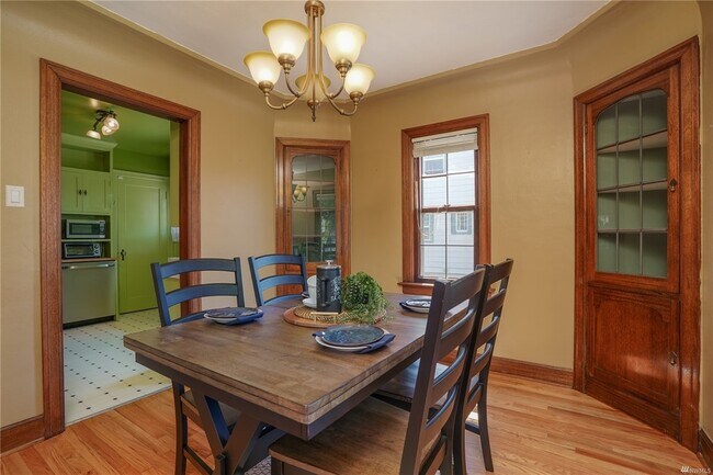 Dining Room - 1215 N Anderson St