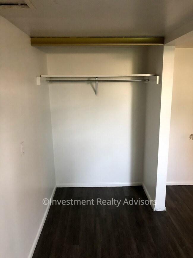 Building Photo - 2 bed 1 bath Basement Apartment in Sandy!