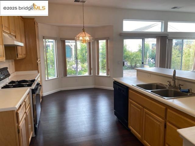 Building Photo - 1575 Summerland Way