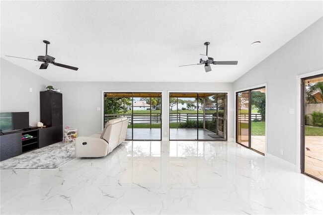 Building Photo - 470 NW 38th Ave