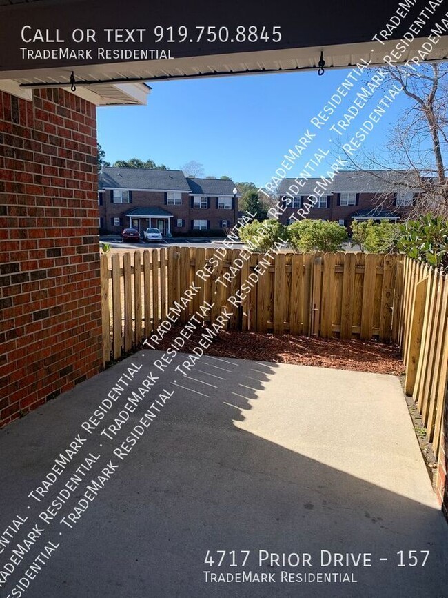 Building Photo - 2 Bedroom 1.5 Bath Townhome in Pleasant Gr...