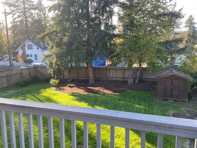 Building Photo - 4bd/1.75ba Carnation House