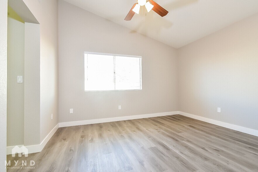 Building Photo - 5304 Del Lago Dr