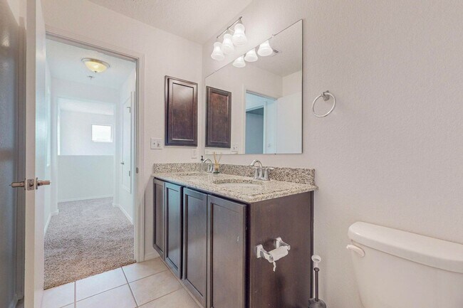 Building Photo - 3 bedroom, 2 1/2 Bath Pulte Ocotillo Model Home