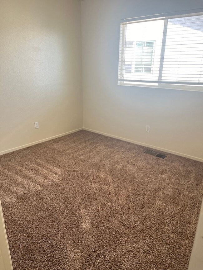 Building Photo - 3 bedroom 2 bath Home in Merced