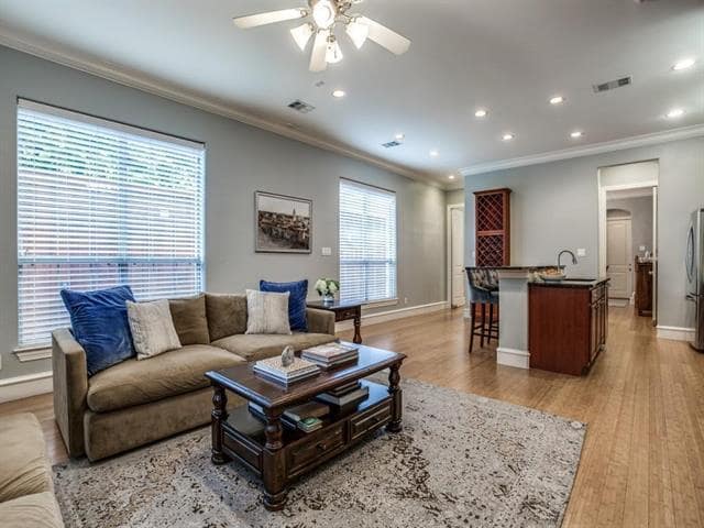 Building Photo - 6008 La Vista Dr