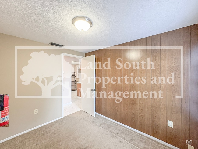 Building Photo - 2126 Smithfield Pl