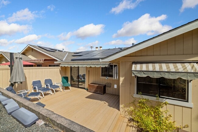Building Photo - Breathtaking views of Hood Mountain and Su...