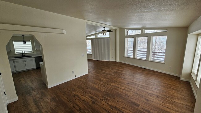 Building Photo - Charming 2bed 2bath home