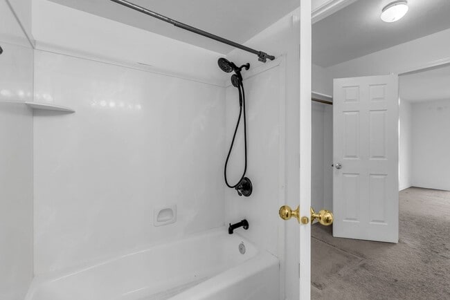 Building Photo - Main Street Kamas Condo