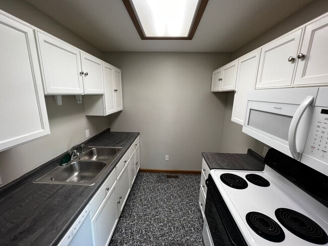 Building Photo - Hickory Hills Haven | Stylish 3BR Retreat with Garage, Deck & Dreamy Outdoor Space