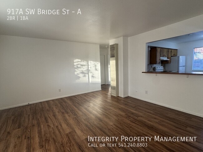 Building Photo - 917 SW Bridge St