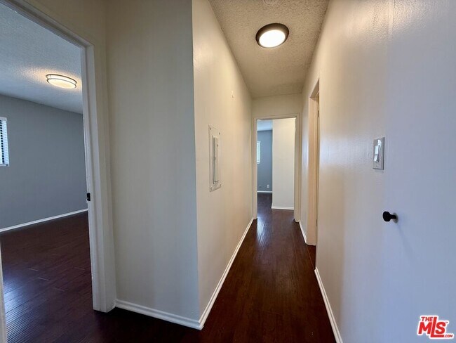 Building Photo - 6350 Willoughby Ave