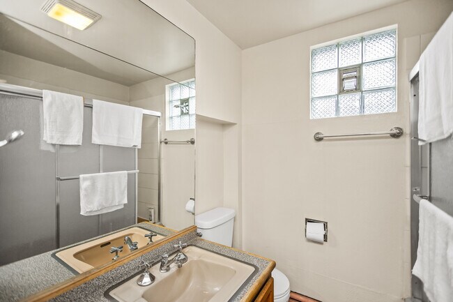 Building Photo - 4634 N Kennicott Ave