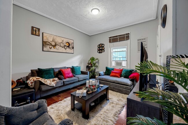 Building Photo - 460 Orchard St