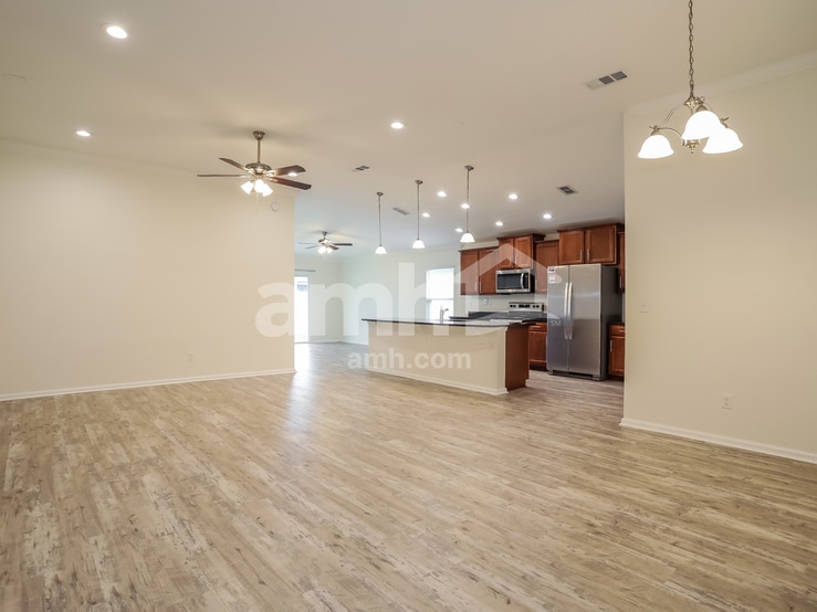 Building Photo - 636 Glendale Ln