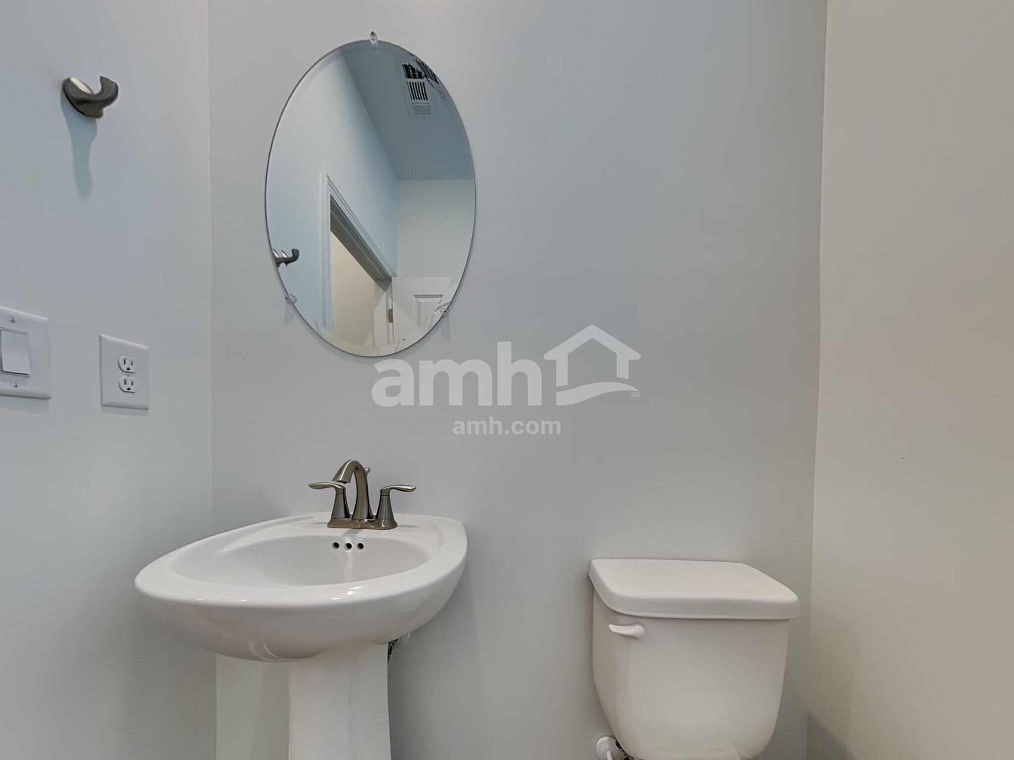 Building Photo - 394 Pointe Dr