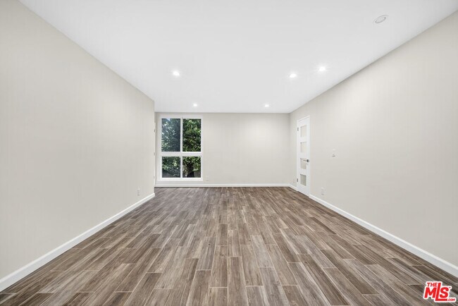 Building Photo - 911 Kings Rd