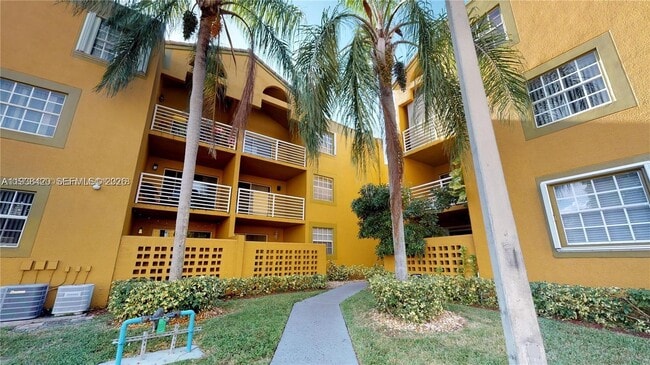 Building Photo - 9735 Fontainebleau Blvd