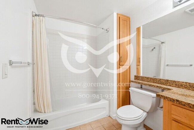 Building Photo - 401 Crescent Ct