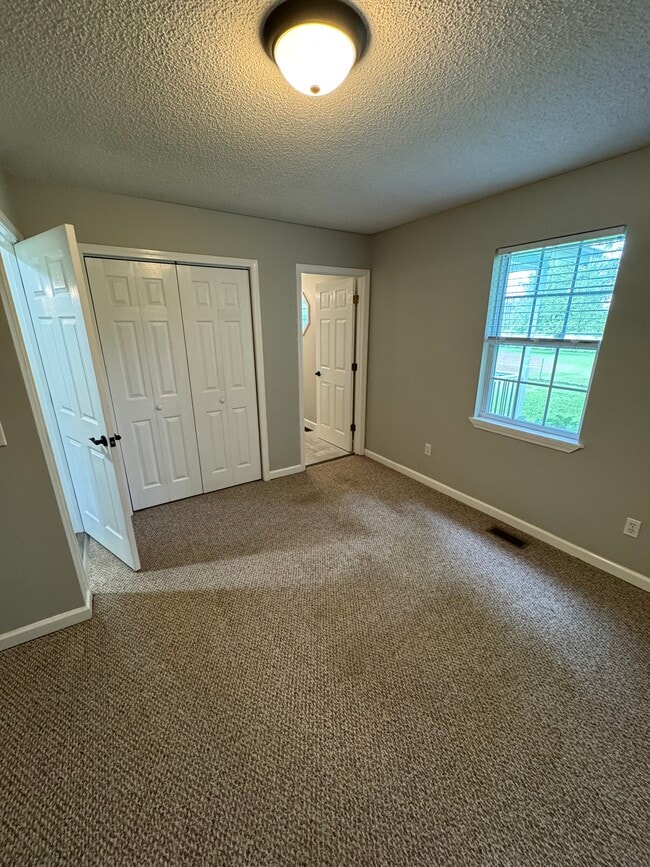 Building Photo - 110 Polo Ln