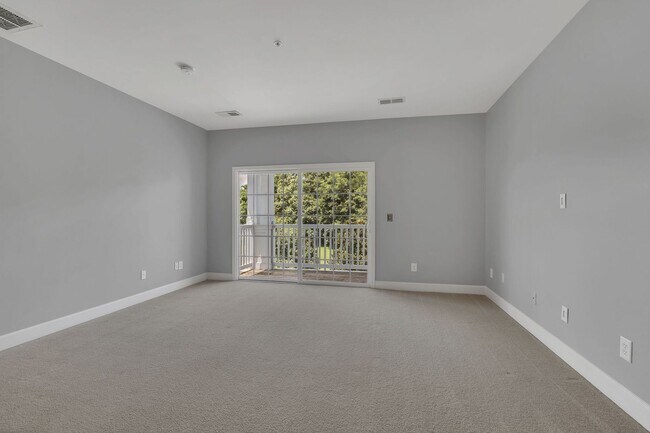 Building Photo - Stylish Condo with Balcony Views in South Nashville