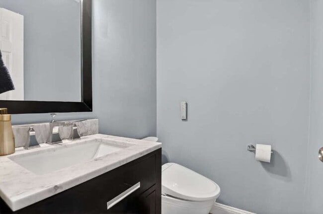 Building Photo - 504 N Thomas St