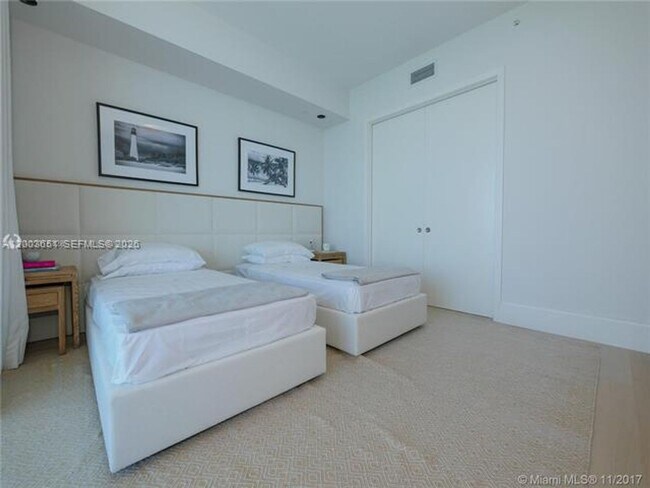 Building Photo - 10201 Collins Ave