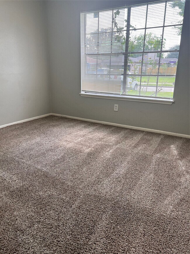 Building Photo - 7215 Trogon Ln