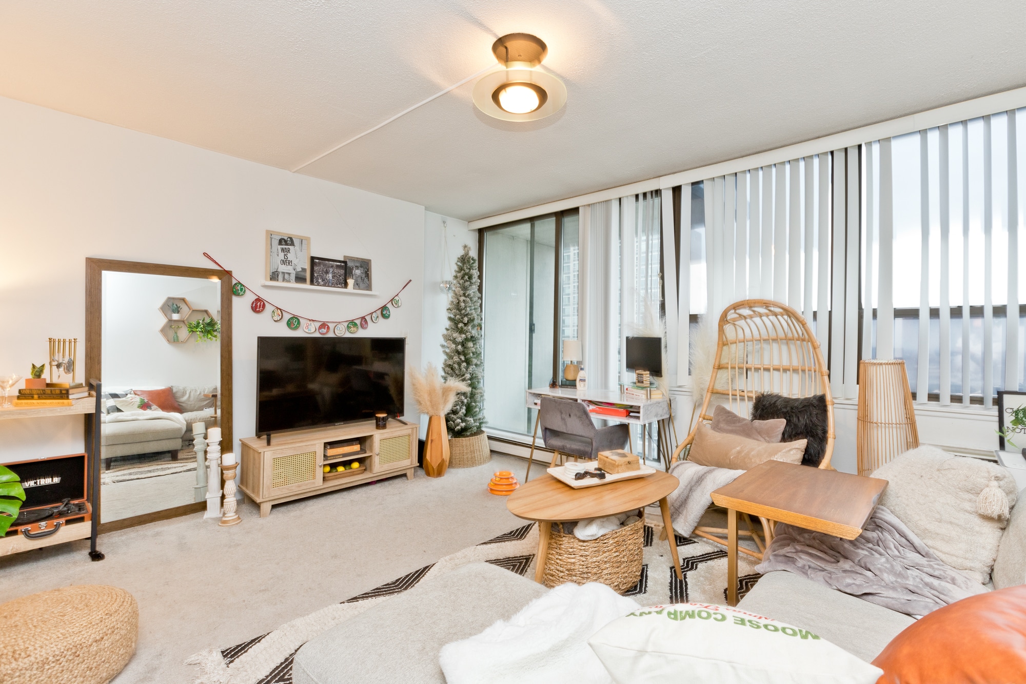 Building Photo - 2740 N Pine Grove Ave