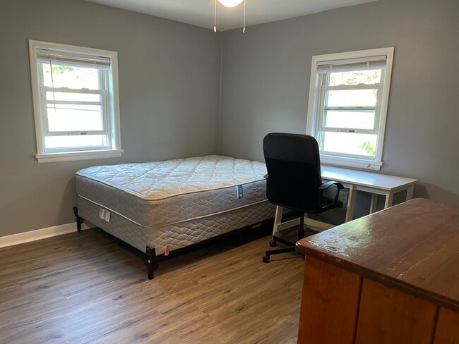 Building Photo - 159 Kendall Ave