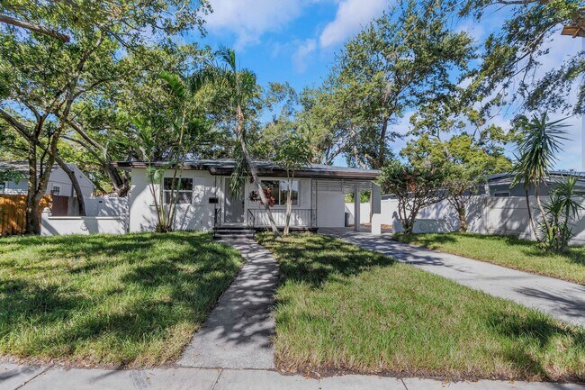 Building Photo - 2710 Boca Ciega Dr N