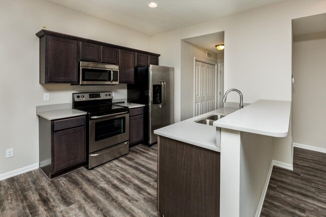 Building Photo - 808 SE 10th Ln