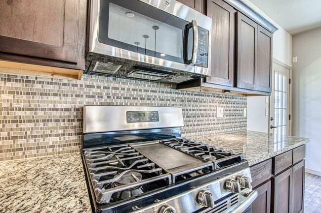 Building Photo - Beautiful 3 bed-2 baths with Casa Club/Gym...