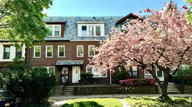 Building Photo - 99-15 Ascan Ave