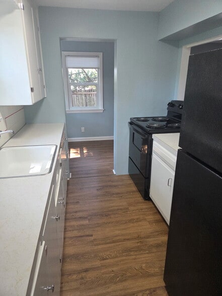 Kitchen - 4424 42nd Ave SW