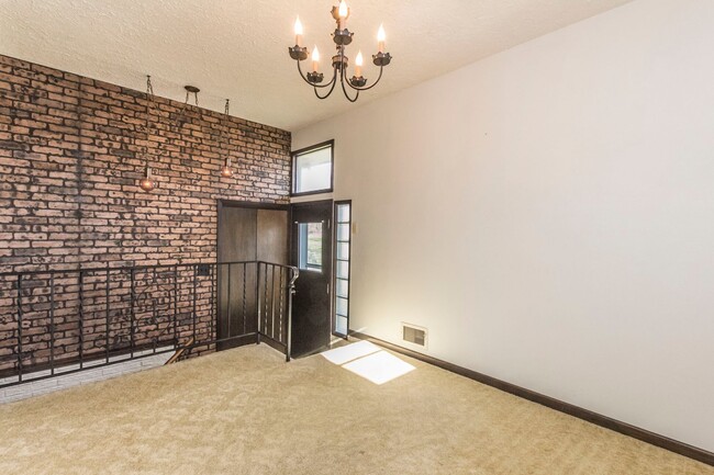 Building Photo - 3 Bedroom 2 Bath Home for Rent Indianola, ...