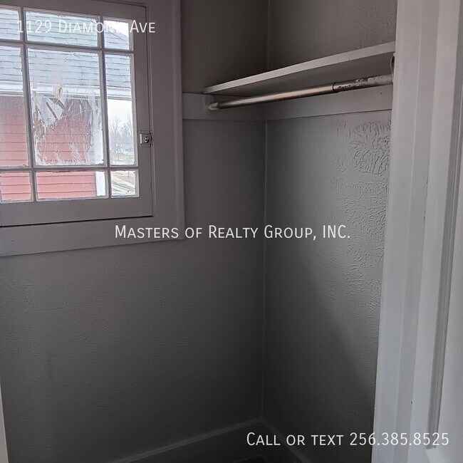 Building Photo - 1129 Diamond Ave