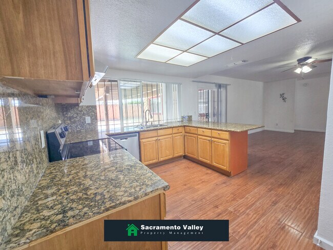 Building Photo - 8440 Sierra Sunset Dr
