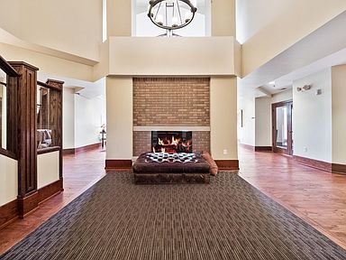 Lobby - 3251 Louisiana Ave S