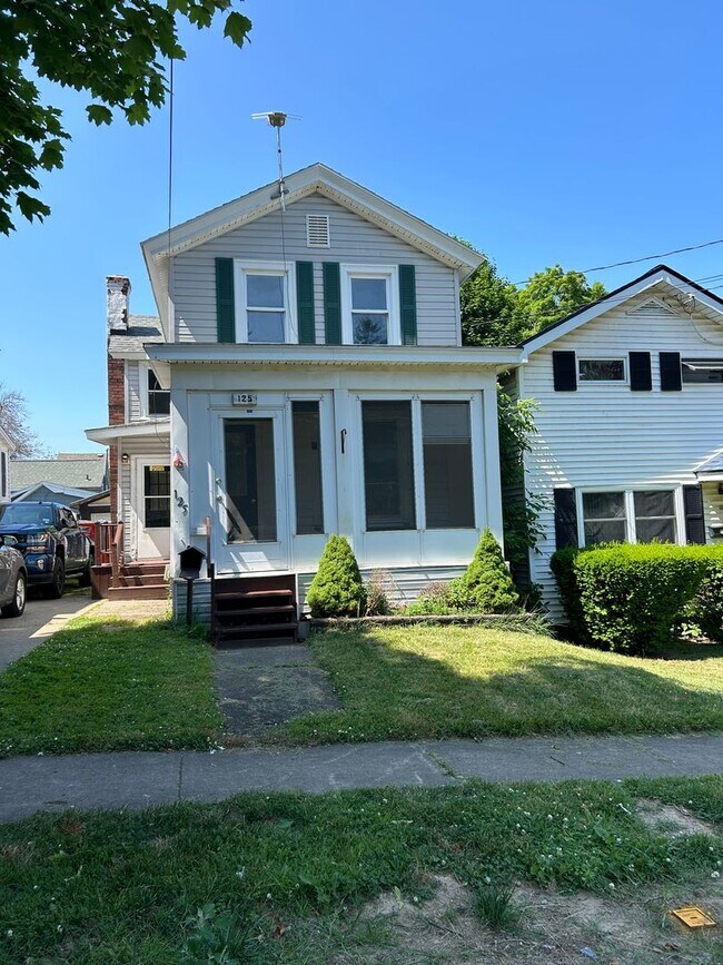 Building Photo - 125 E Utica St